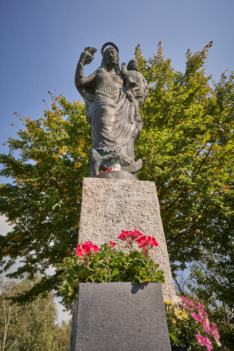 Gemeinde Altötting Landkreis Altötting B299 Inn Parkplatz Madonna (Dirschl Johann) Deutschland AÖ